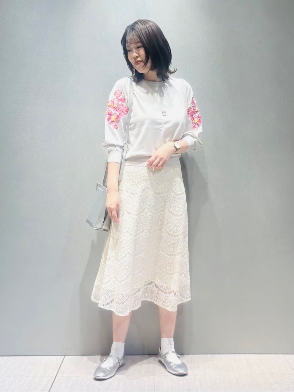 konamiさんの「INDIVI｜◆【フェミニン】レースフレアスカート」を使ったコーディネート