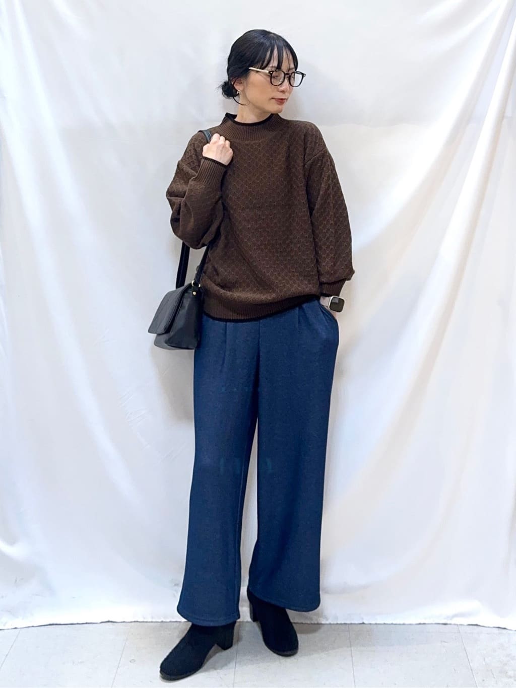 𝐇𝐢𝐫𝐨𝐦𝐢さんの「SHOO･LA･RUE｜【高レビュー】デニム見え 裏起毛ワイドパンツ」を使ったコーディネート