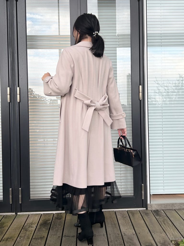 shinoさんの「Couture brooch｜【大人上品・ベルト付き】パール調釦チェスターコート」を使ったコーディネート