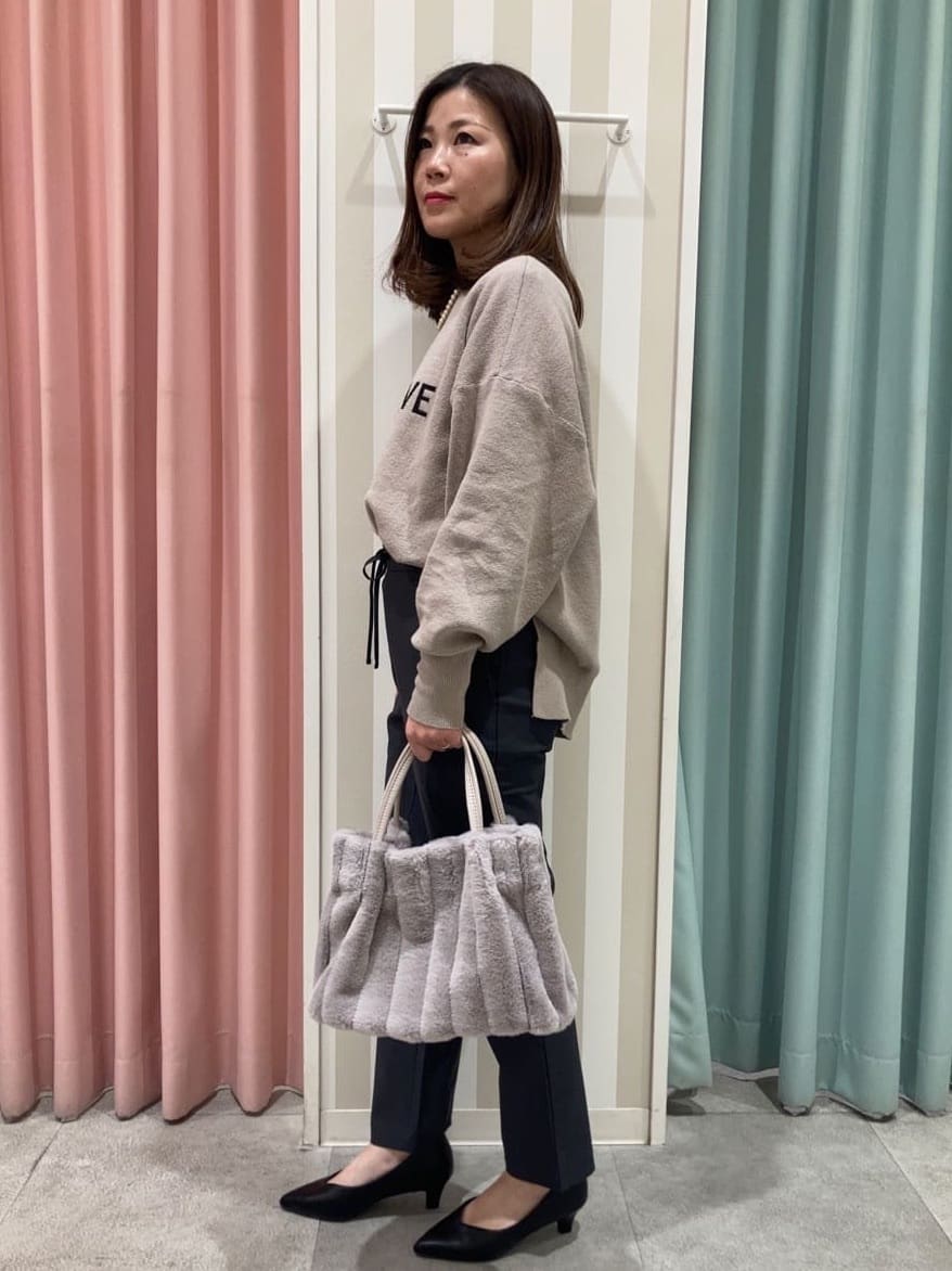 𝐂𝐡𝐢𝐢 &hearts;(ちー)さんの「SHOO･LA･RUE｜◆【通勤/セレモニー】Vカットデザインで足が美しく見える ベーシック5cmパンプス」を使ったコーディネート