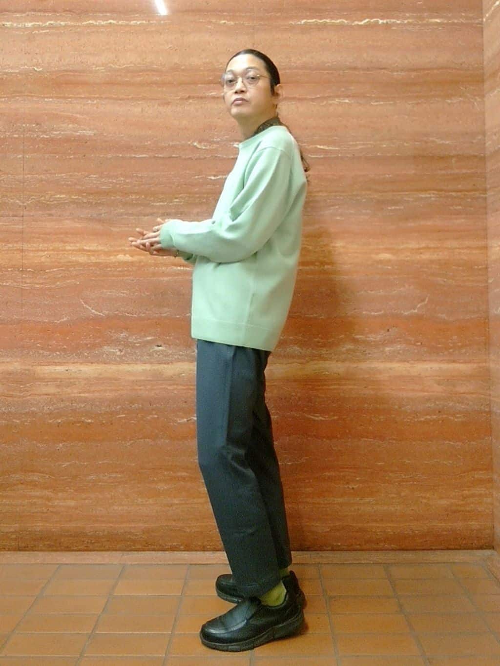 かしげるさんの「TAKEO KIKUCHI｜【Air Palette Knit】ワンポイント カラーニット プルオーバー」を使ったコーディネート