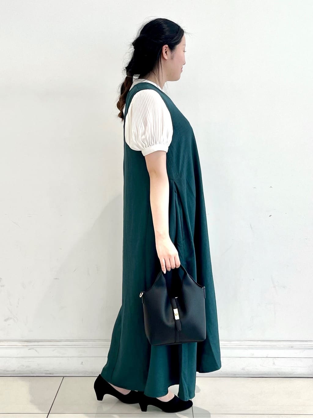 Reiさんの「grove｜【ふわっと心地よい足入れ】やわここち(R)Vカットパンプス」を使ったコーディネート