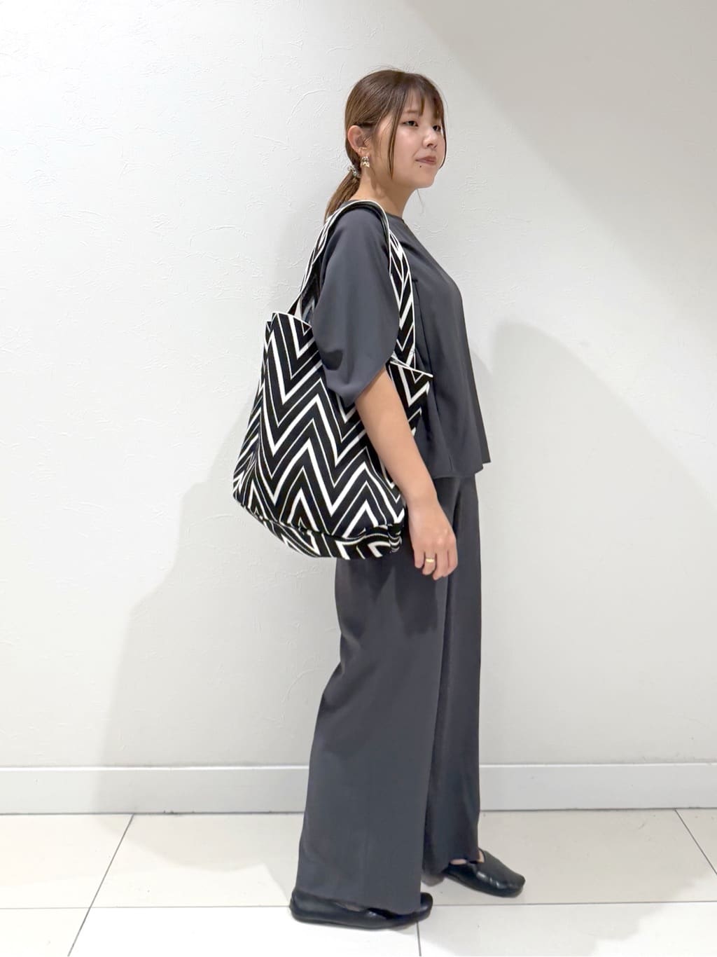 YUUKIさんの「INDIVI｜【体型カバー/SETUP可能】ジョーゼット　ドルマンブラウス」を使ったコーディネート