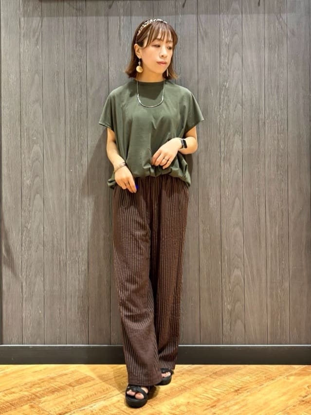 meiさんの「SHOO･LA･RUE｜【ひんやり】裾が絞れる フレンチスリーブトップス」を使ったコーディネート