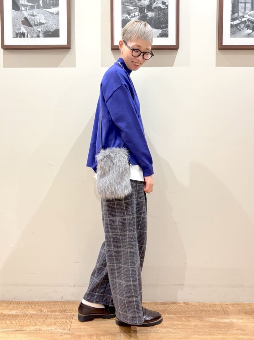 Ayumiさんの「SHOO･LA･RUE｜【2点セット/洗濯機可/S-LL】着回しがきく もちもちハイネックニット+裾シャツインナー」を使ったコーディネート