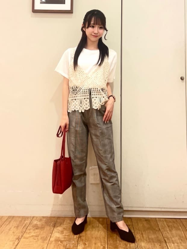 AIRIさんの「SHOO･LA･RUE｜【2点セット/ひんやり】レースビスチェ＋Tシャツ」を使ったコーディネート