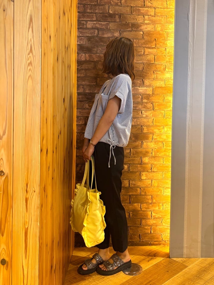 mieさんの「SHOO･LA･RUE｜【洗える/S-LL】シルエット変化を楽しめる サッカーストライプ柄スキッパートップス」を使ったコーディネート