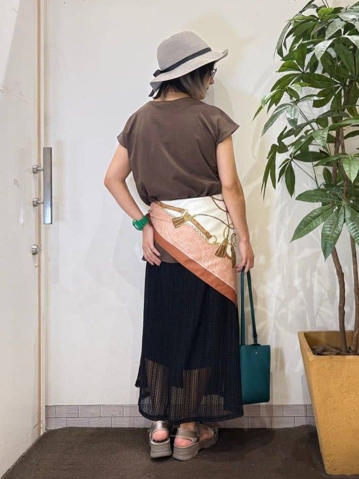 misakiさんの「SHOO･LA･RUE｜【2WAY】裏地を外してレイヤードにも! レース調スカート」を使ったコーディネート