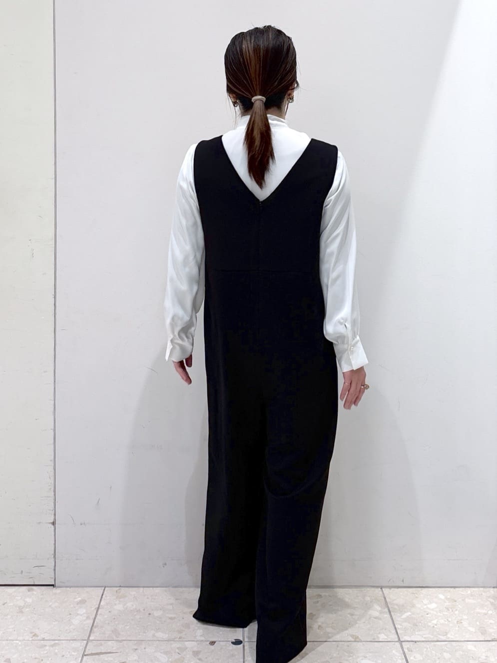 mameさんの「OPAQUE.CLIP｜《通勤／セットアップ対応》Vネックジャケット／ダブルクロス【洗濯機洗い可】」を使ったコーディネート