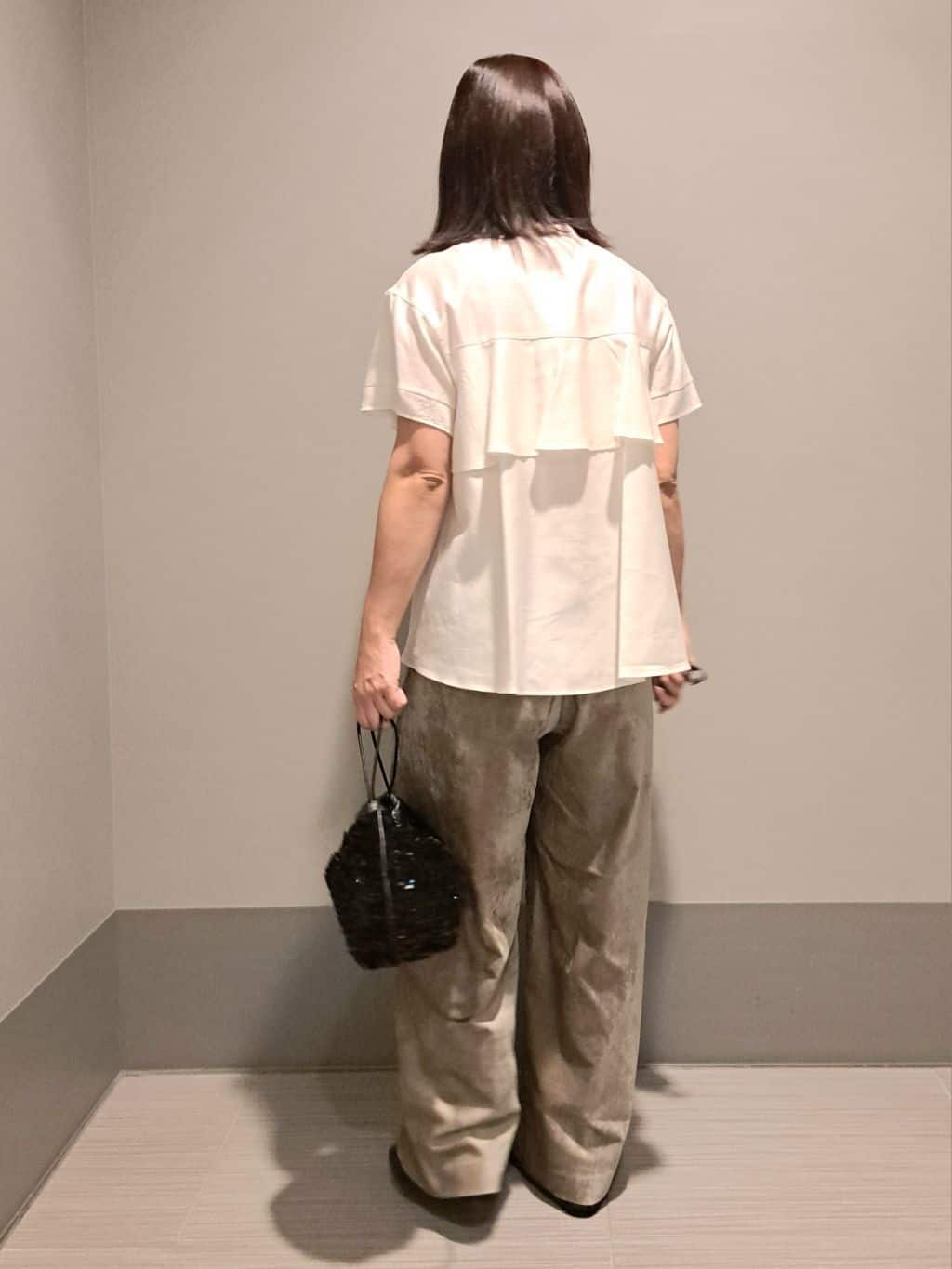 Takahashiさんの「DRESSTERIOR｜ソフト別珍イージーパンツ」を使ったコーディネート