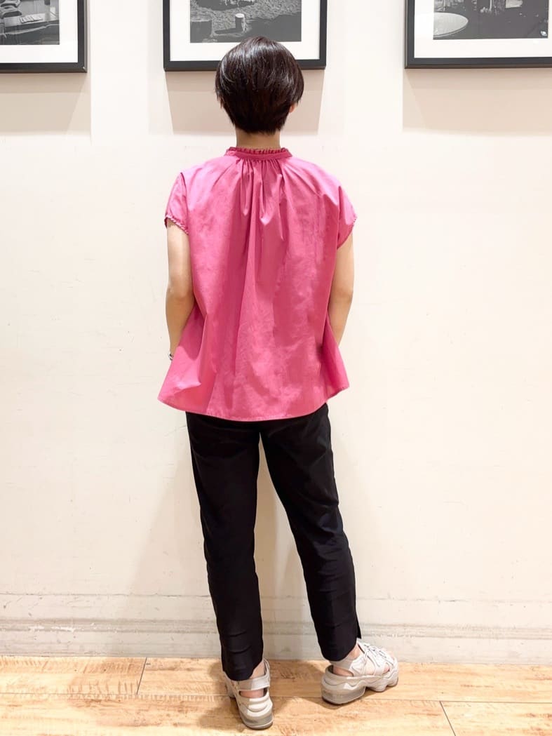 かふぇもか。さんの「SHOO･LA･RUE｜【洗える/S-LL】プチフリル襟が女性らしい フレンチスリーブシャツ」を使ったコーディネート