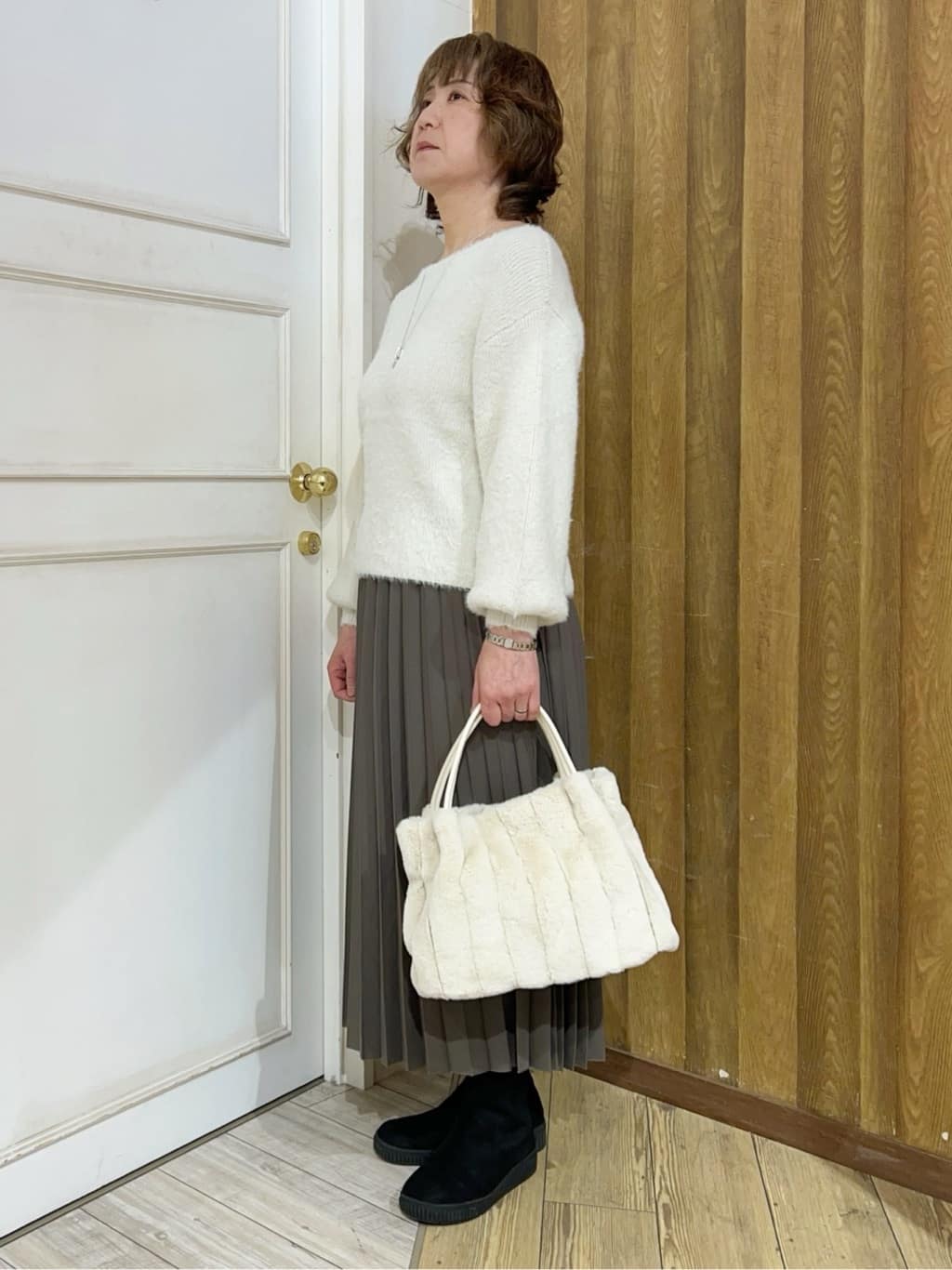 yuriyuriさんの「SHOO･LA･RUE｜◆【S-LL】軽やかな動きと優雅さを演出 プリーツスカート」を使ったコーディネート