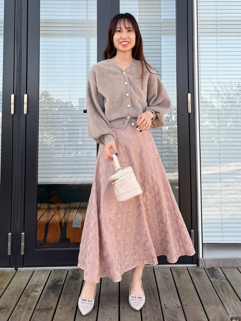 はばさんの「Couture brooch｜【前後2WAY】Springフェザーカーデトップス」を使ったコーディネート