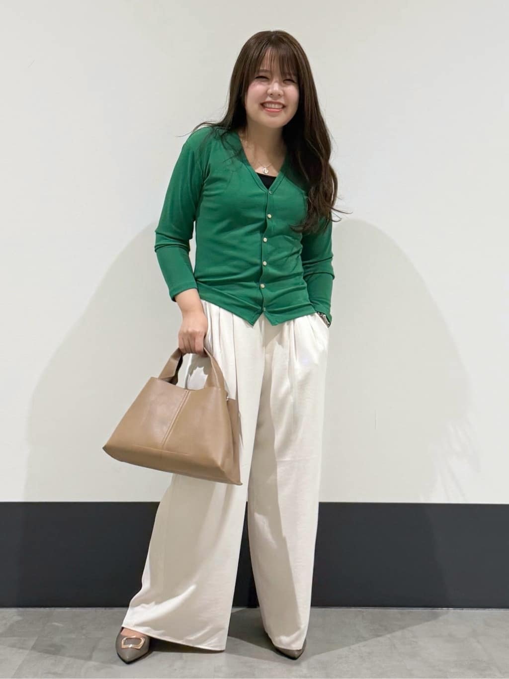 macchaさんの「THE SHOP TK｜シアーフライスVカーデ」を使ったコーディネート