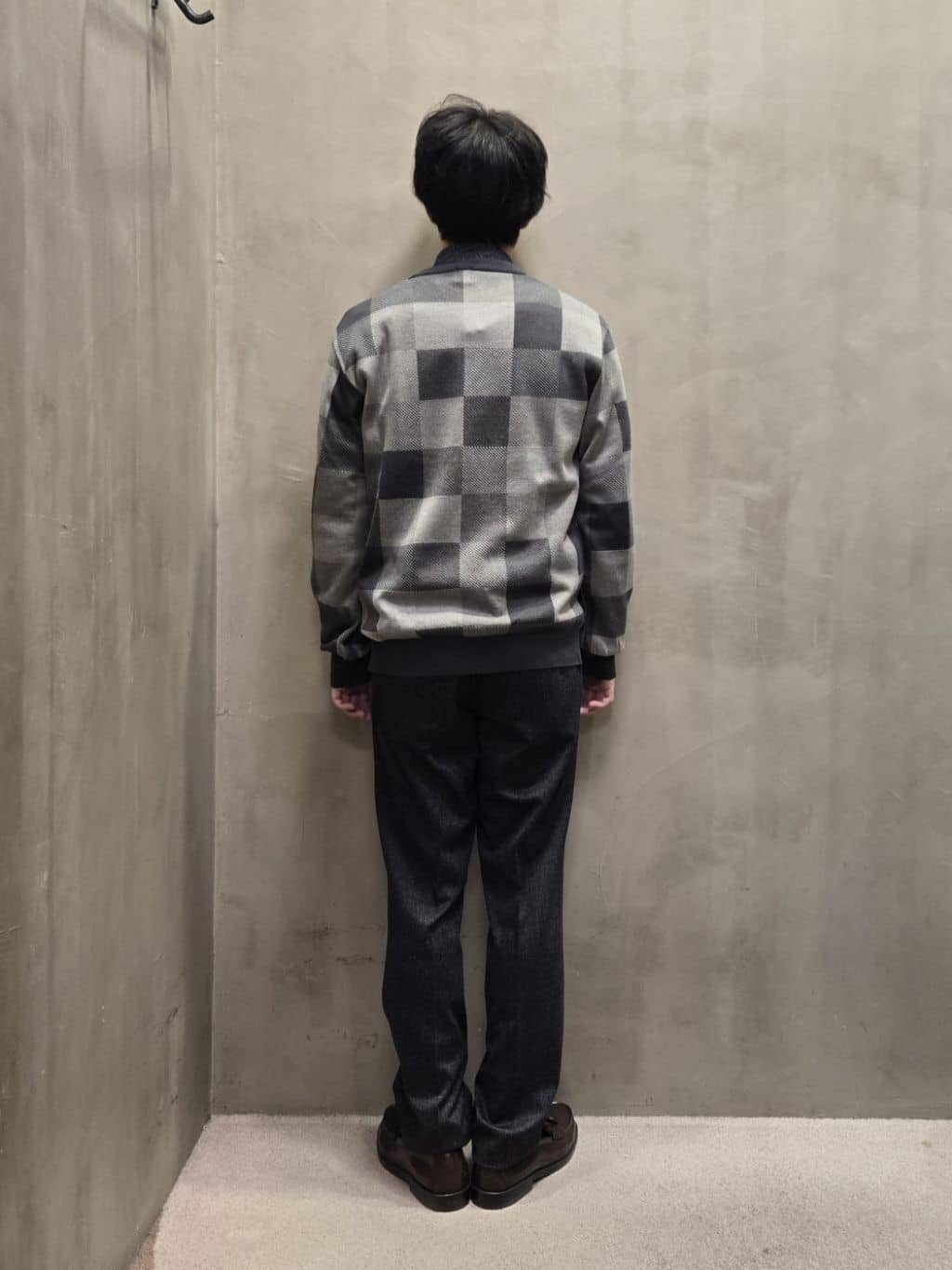 白木駆さんの「TAKEO KIKUCHI｜【ONOFF対応】TRダブルニット ストレッチパンツ」を使ったコーディネート