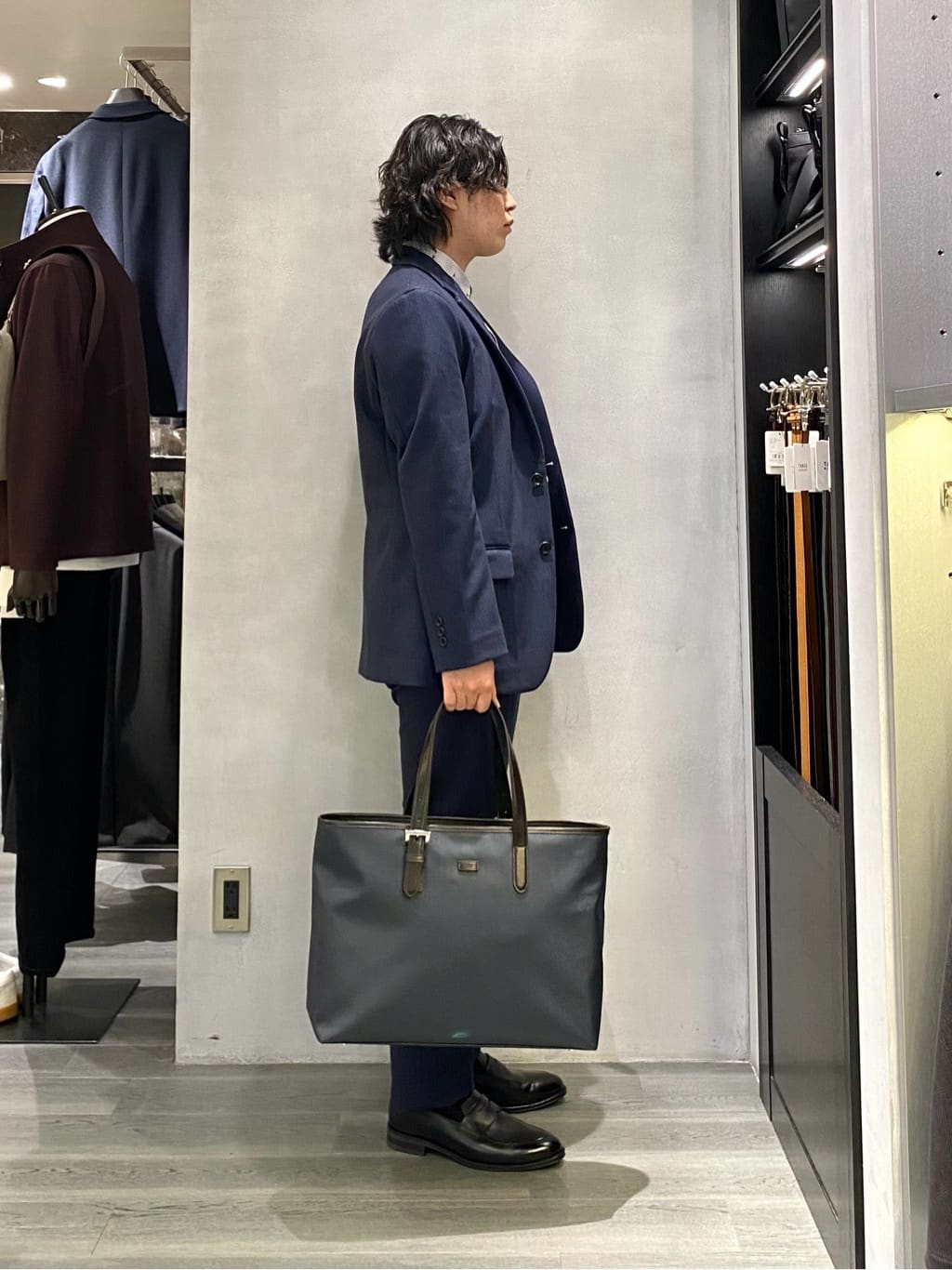 nishiさんの「TAKEO KIKUCHI｜ハットモチーフ ジャカード ストライプ シャツ」を使ったコーディネート