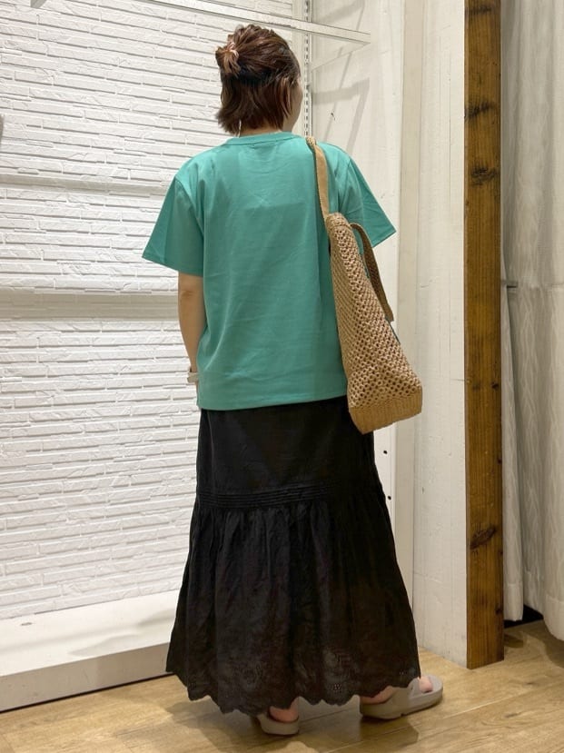 ga_riさんの「THE SHOP TK｜カレッジ＆フォトプリントTシャツ【洗濯機OK】」を使ったコーディネート