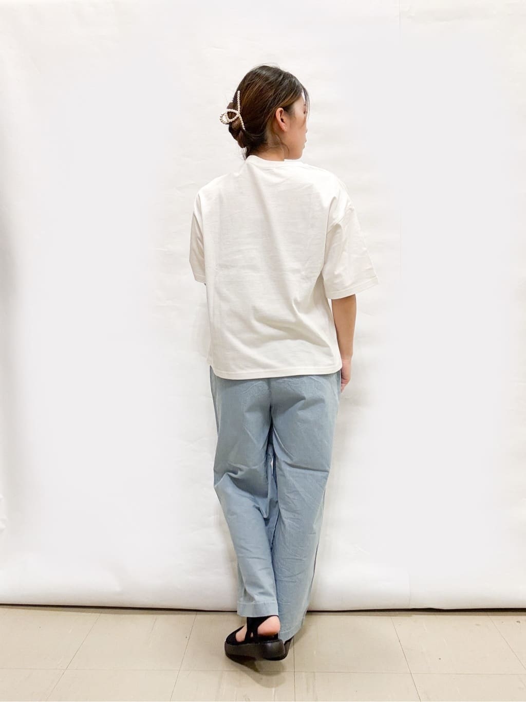 bulさんの「SHOO･LA･RUE｜◆【選べる4柄】コットンプリントロゴTシャツ」を使ったコーディネート
