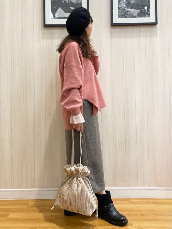 natsuさんの「SHOO･LA･RUE｜◆ふんわりやわらか変形Vネックニット」を使ったコーディネート