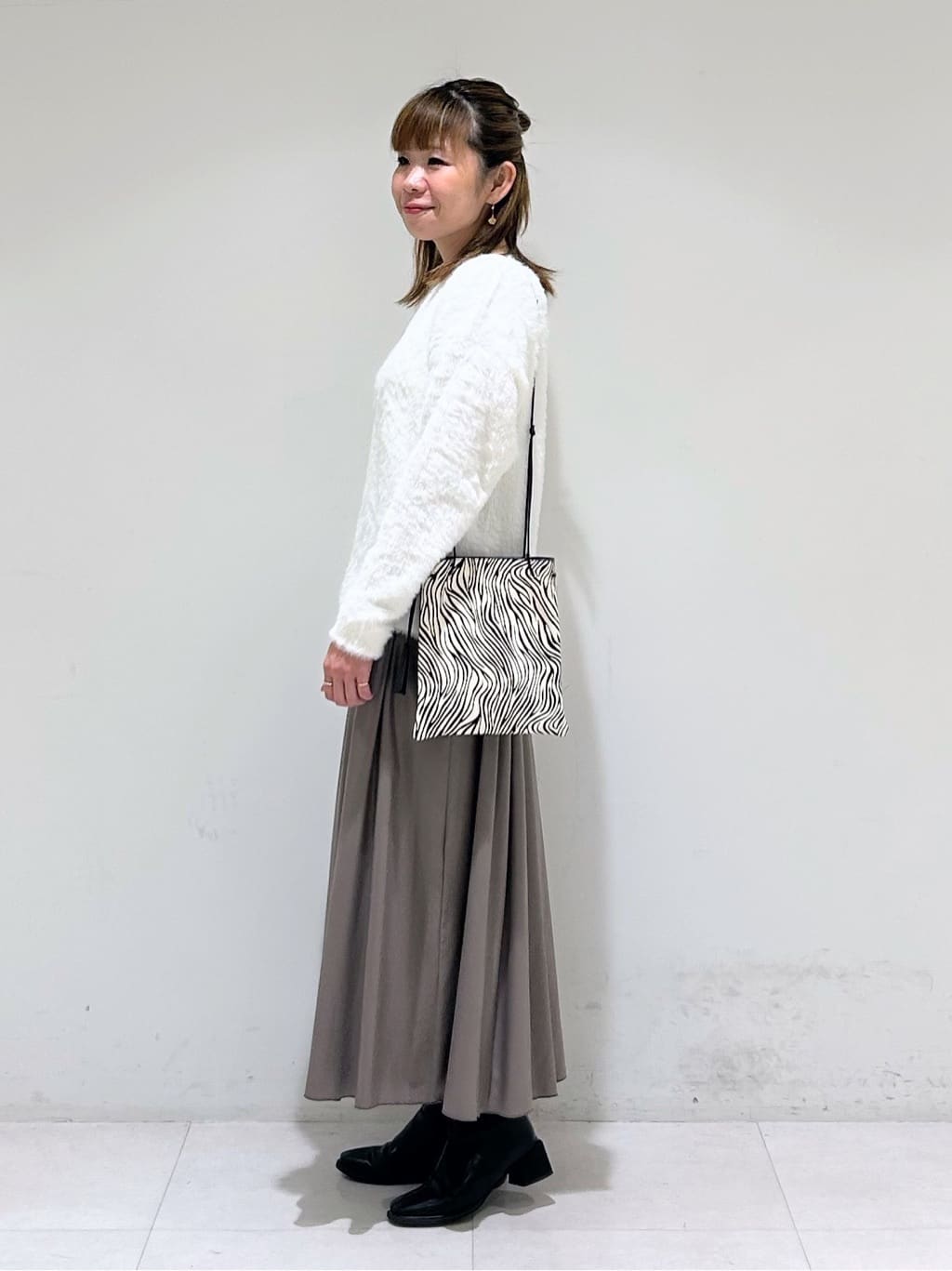 tsuyuさんの「INDIVI｜【洗える】エアリーシャギートップス」を使ったコーディネート