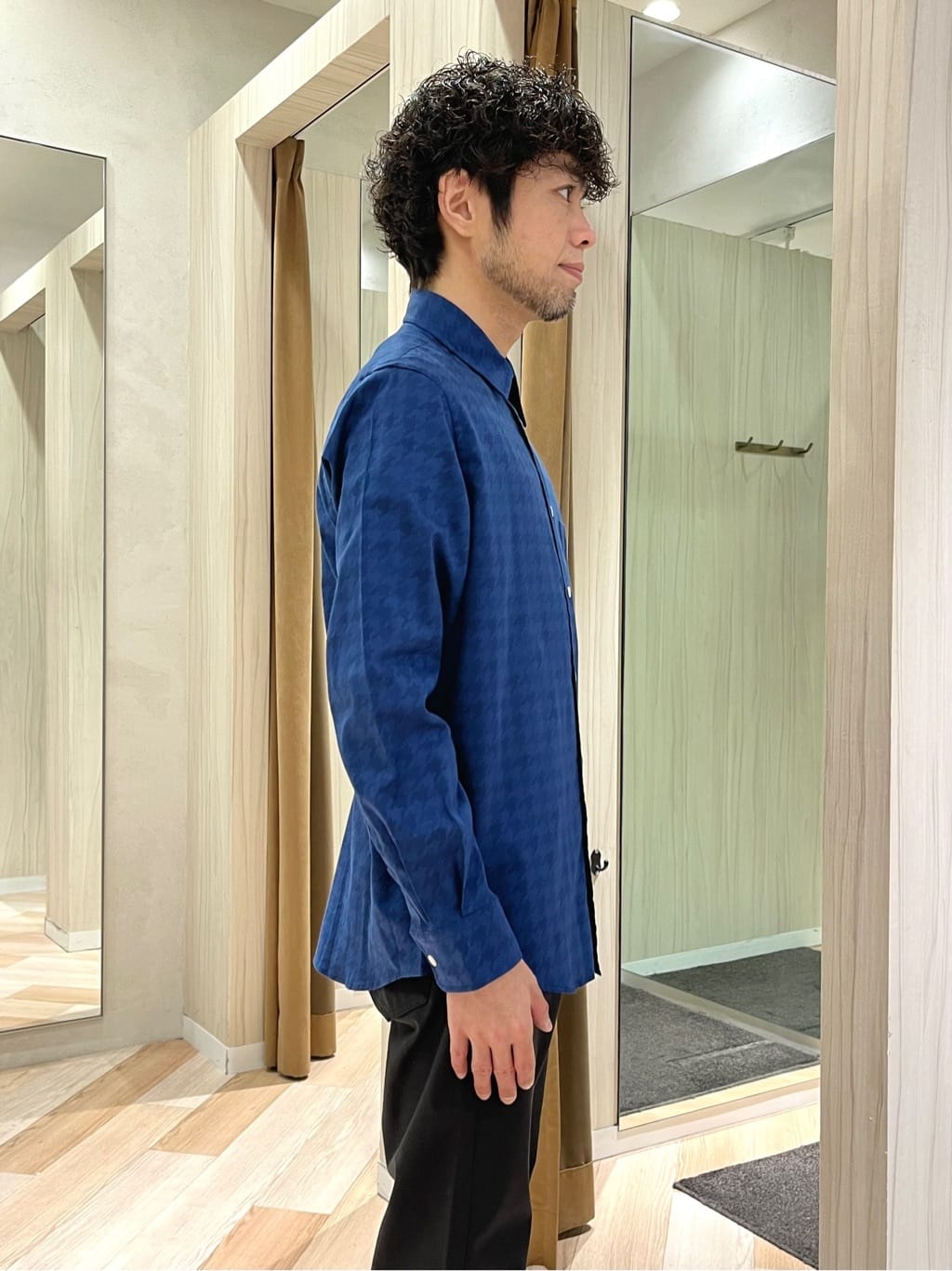URAさんの「TAKEO KIKUCHI｜【Made in JAPAN】播州織 ストレッチ パンツ」を使ったコーディネート
