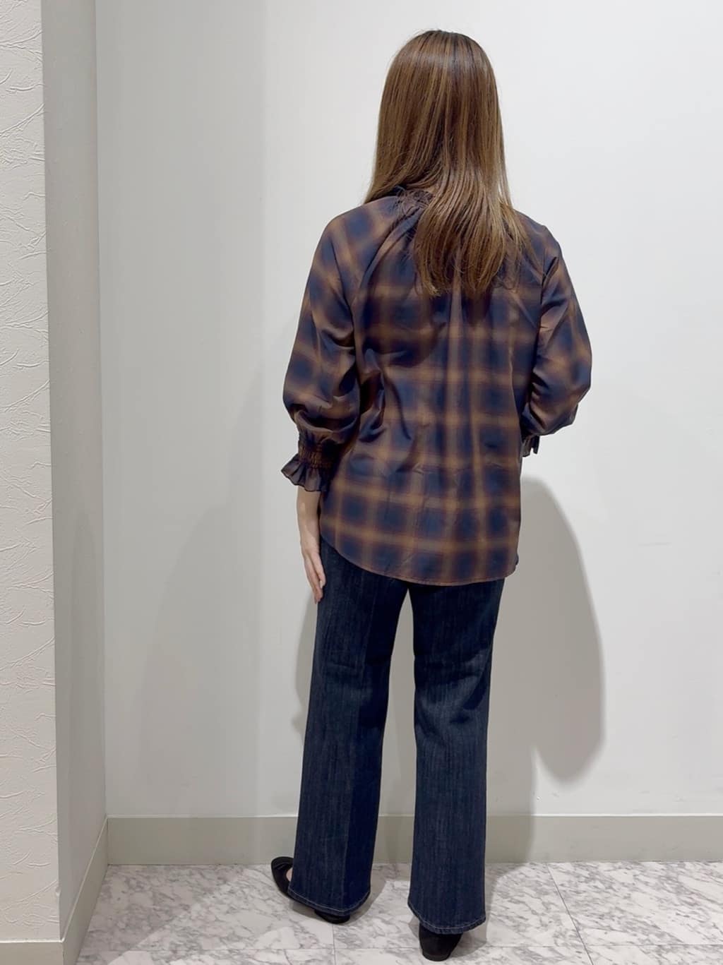 しかっちさんの「grove｜【美シルエット/選べる着丈】大人のためのソフトフレアーデニム」を使ったコーディネート