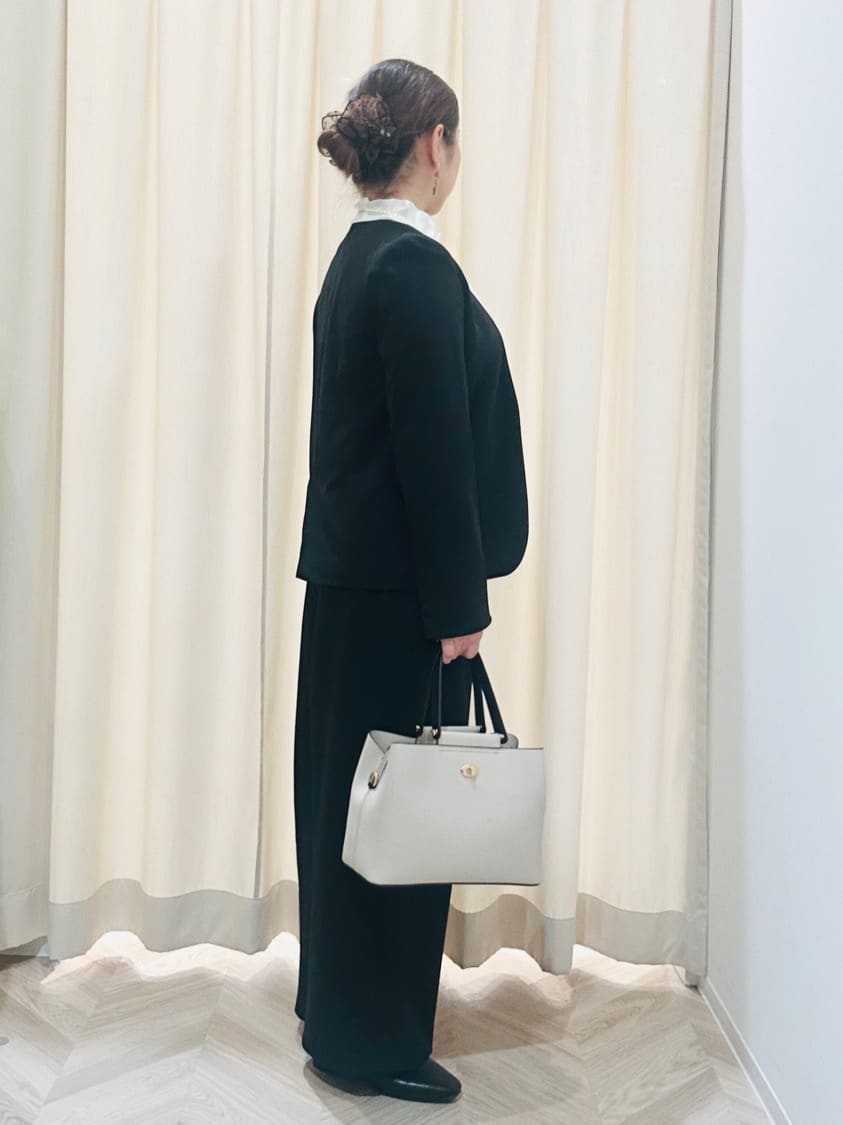 ちはるさんの「SHOO･LA･RUE｜【洗濯機可/セットアップ可/S-3L】きちんと楽に。カットジョーゼットノーカラージャケット」を使ったコーディネート