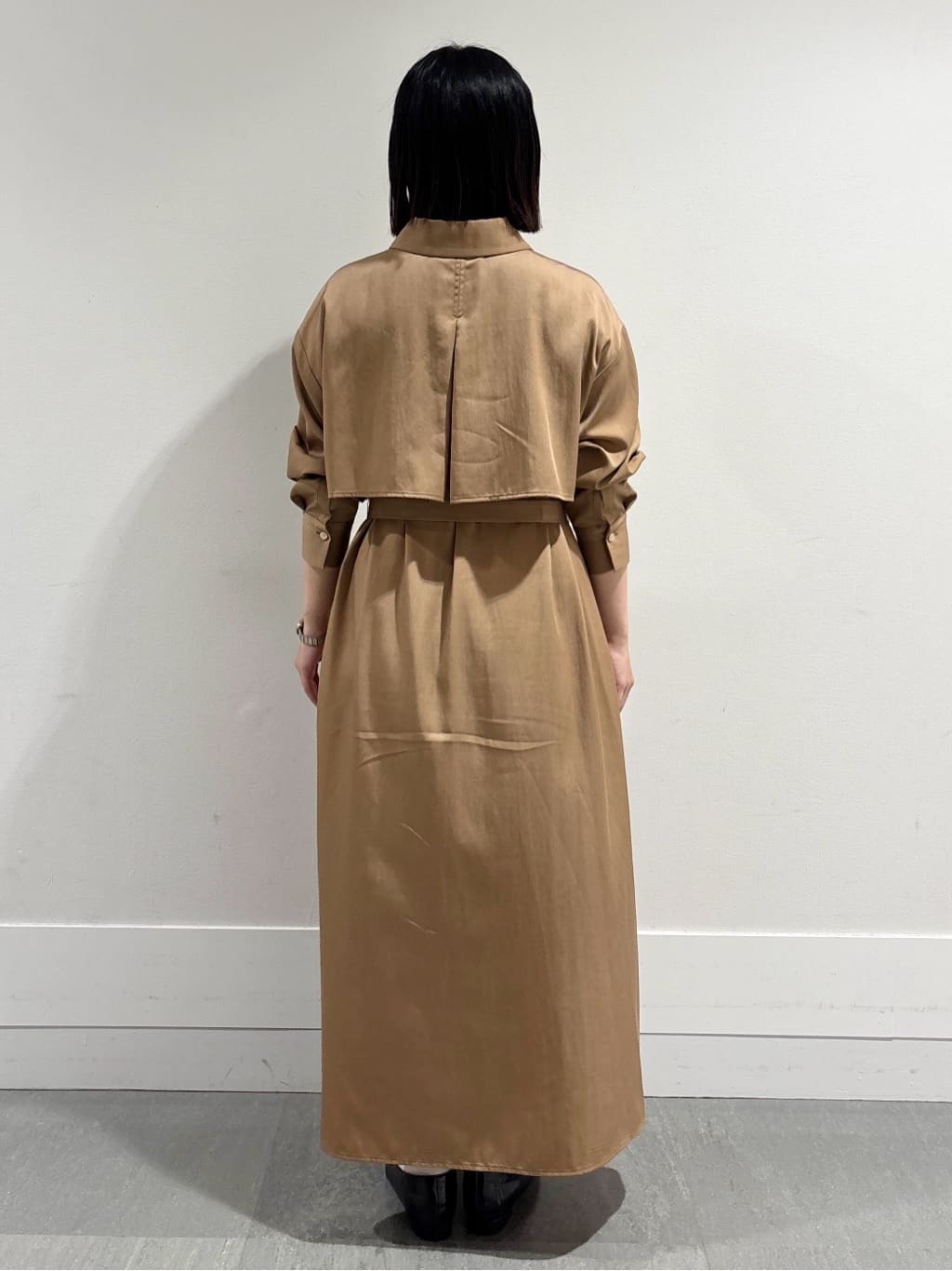 モエカさんの「UNTITLED｜【前開きボタン/ベルト付/羽織シャツ/】2WAYトレンチ風ワンピース」を使ったコーディネート