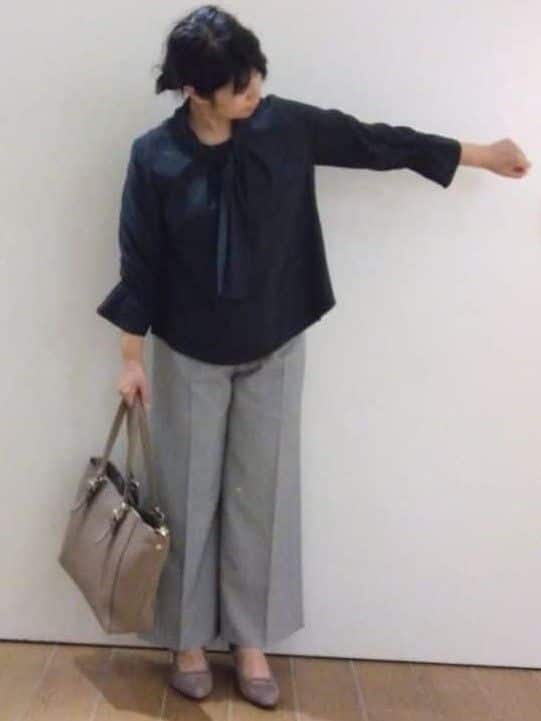 sakoさんの「Reflect｜【キレイめスタイル／通勤におすすめ◎】ボウタイシャンブレーカラーブラウス」を使ったコーディネート