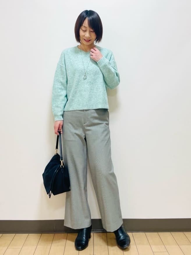 Riiさんの「Reflect｜【選べる5色／ゆったりシルエット】Vネックスパンコールニット」を使ったコーディネート