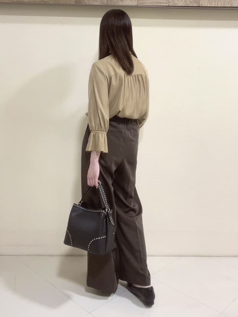 yukaさんの「Reflect｜【キレイめスタイル／通勤におすすめ◎】ボウタイシャンブレーカラーブラウス」を使ったコーディネート