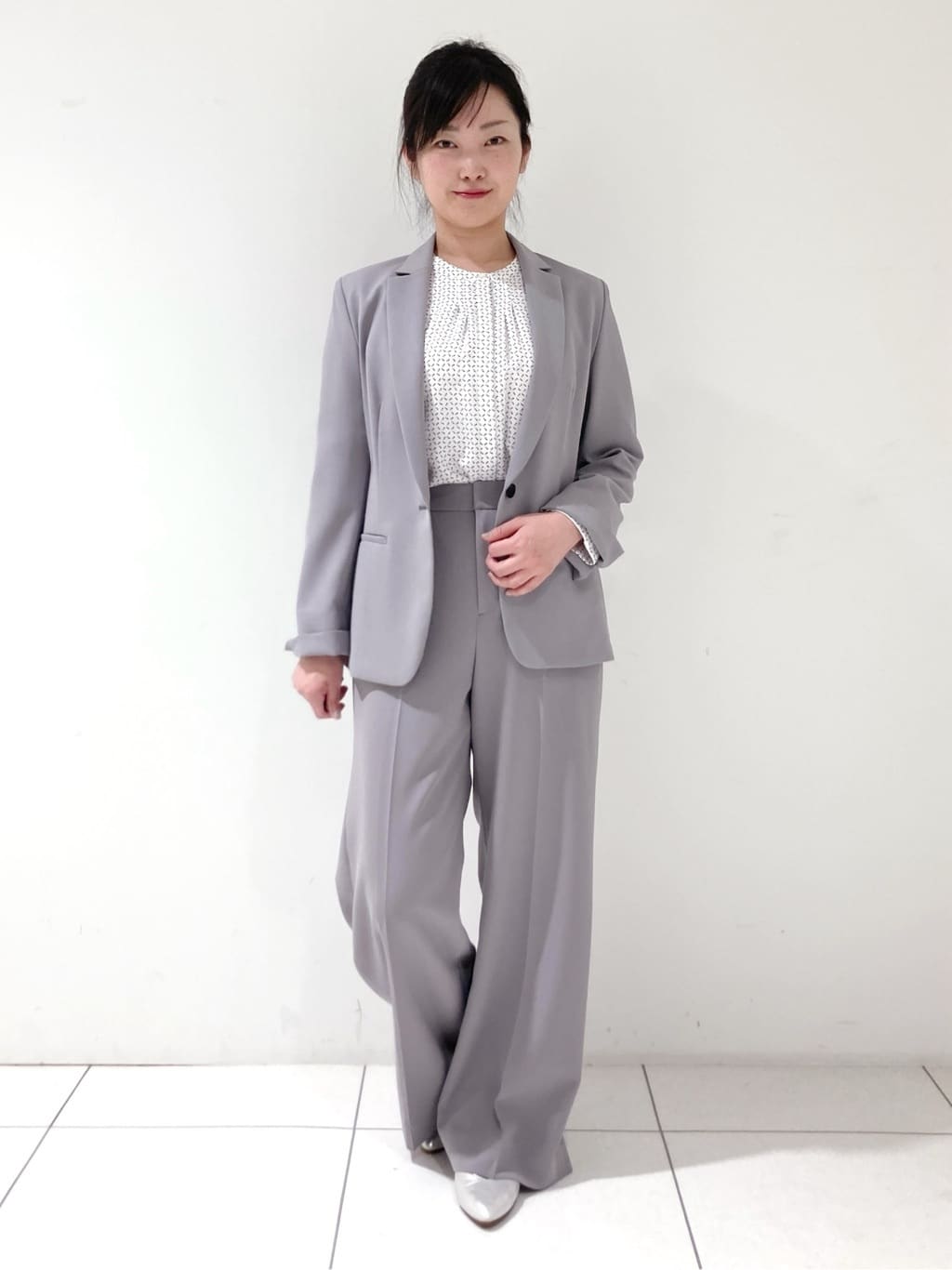 momokoさんの「INDIVI｜【定番スーツ／UVケア／洗える】ウール調テーラードジャケット」を使ったコーディネート