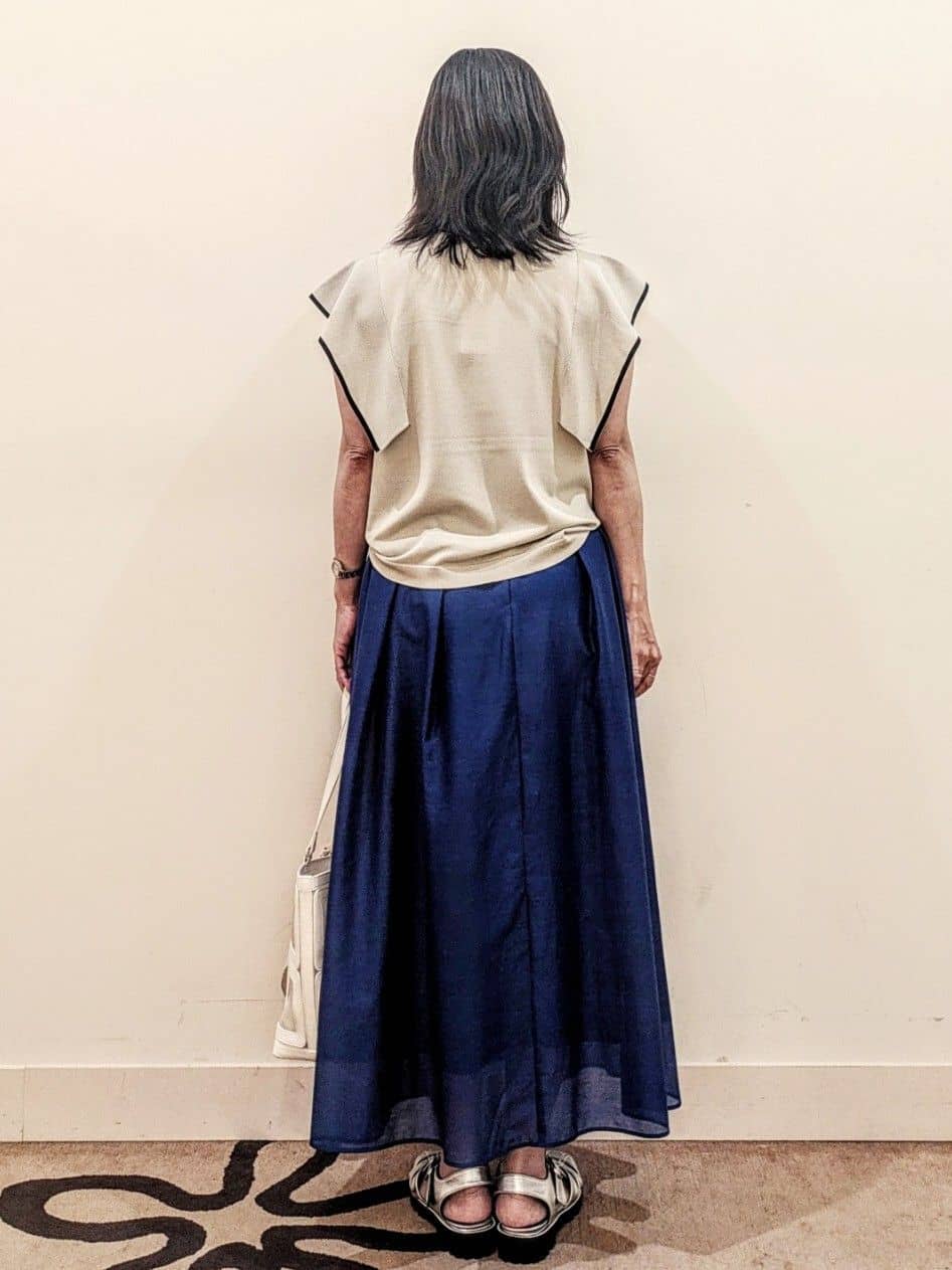 laverさんの「UNTITLED｜【後ろウエストゴム/洗える】シアーフレアースカート」を使ったコーディネート