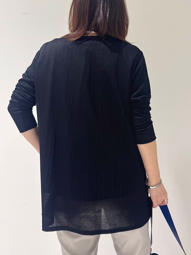 そんさんの「INDIVI｜【洗える／通勤】無地＆マルチストライプ柄Vネックブラウス」を使ったコーディネート