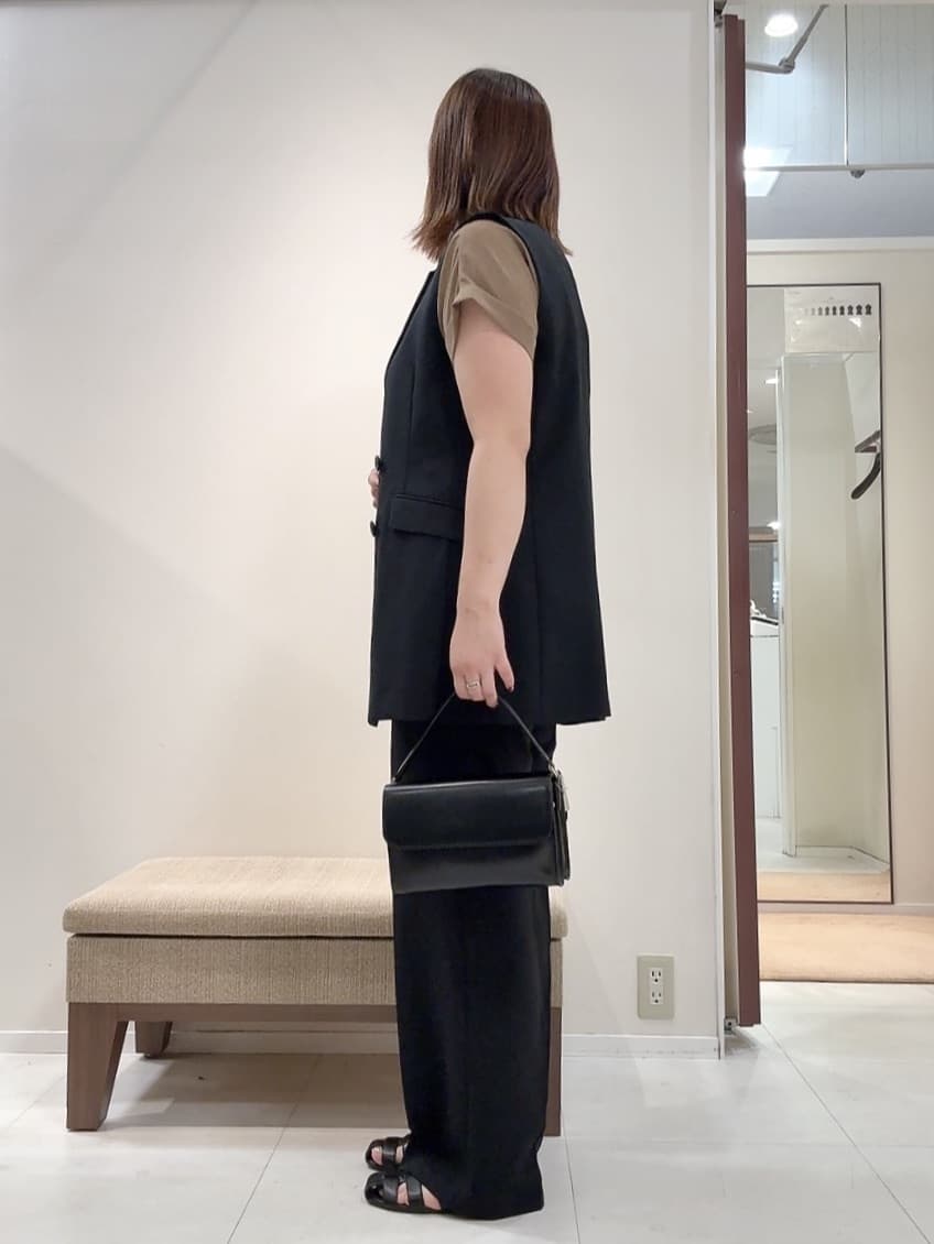 YUIさんの「UNTITLED｜【セットアップ可/はっ水/通勤】リラククール 半袖ブラウス」を使ったコーディネート