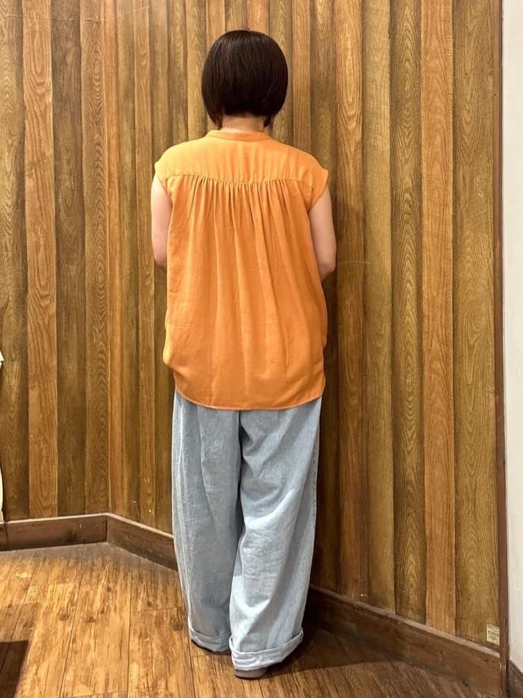 香泉さんの「SHOO･LA･RUE｜【S-LL/洗濯後しわになりにくい】上品にきれい見え スラブギャザーブラウス」を使ったコーディネート