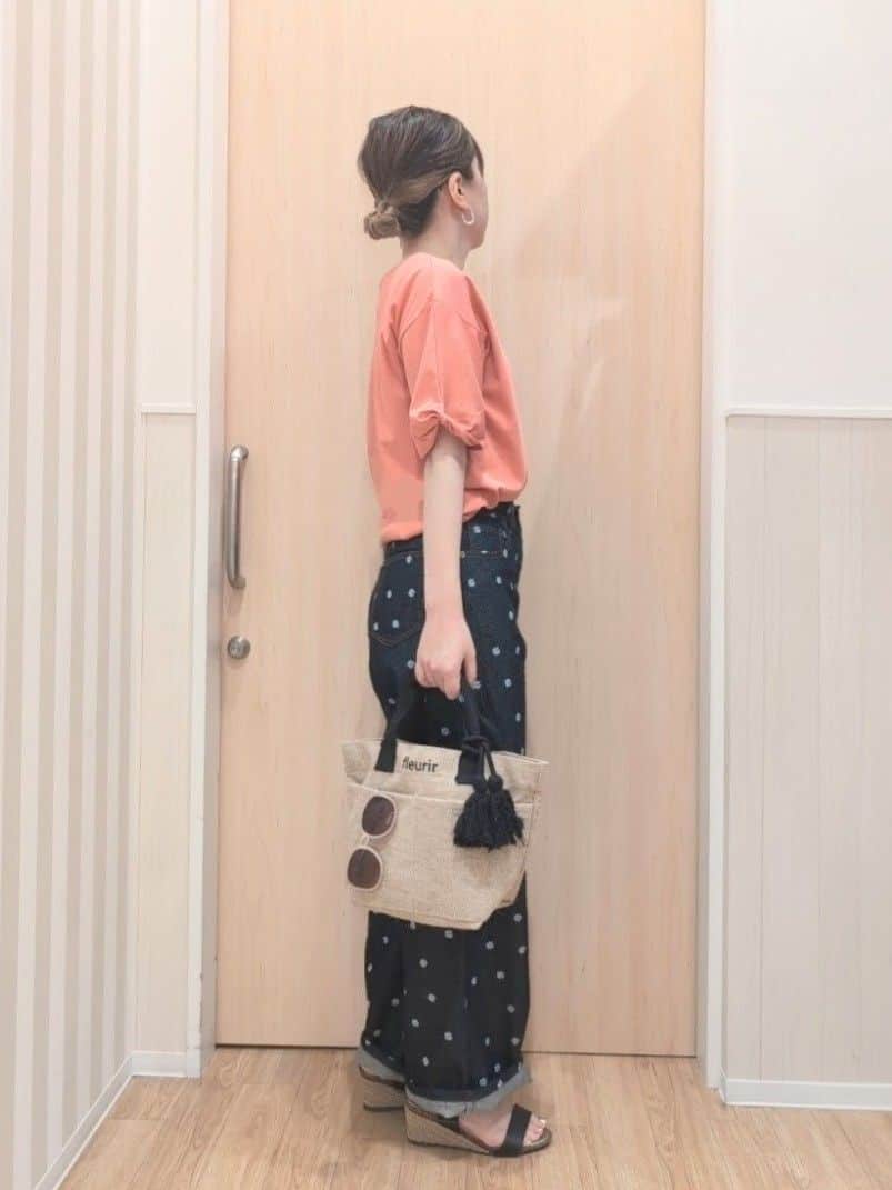 あさんの「SHOO･LA･RUE｜【ひんやり/洗える/S-LL】袖ねじりシルケットトップス」を使ったコーディネート