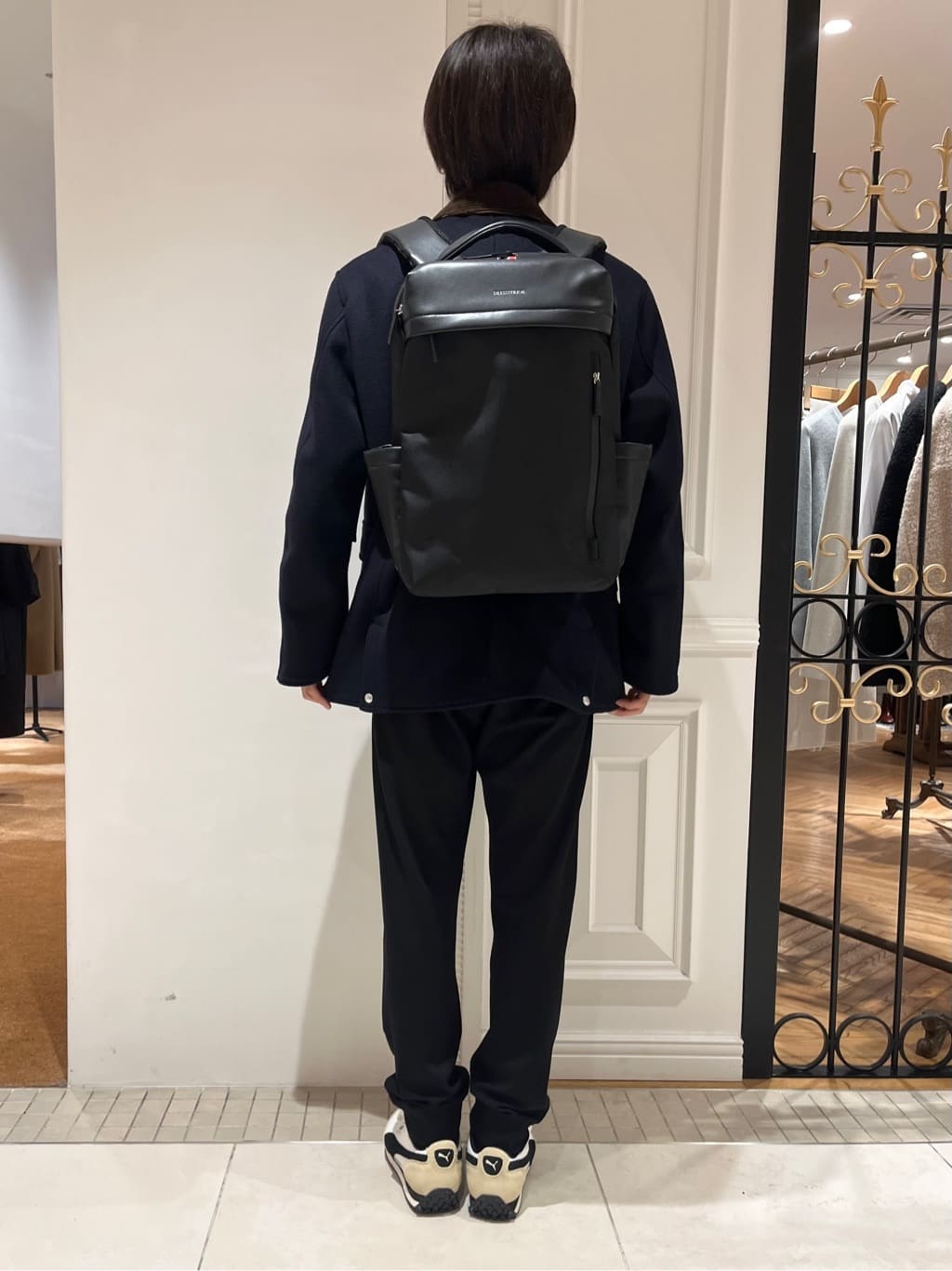 Watanabeさんの「DRESSTERIOR｜コンフォータブル ジョガーパンツ」を使ったコーディネート