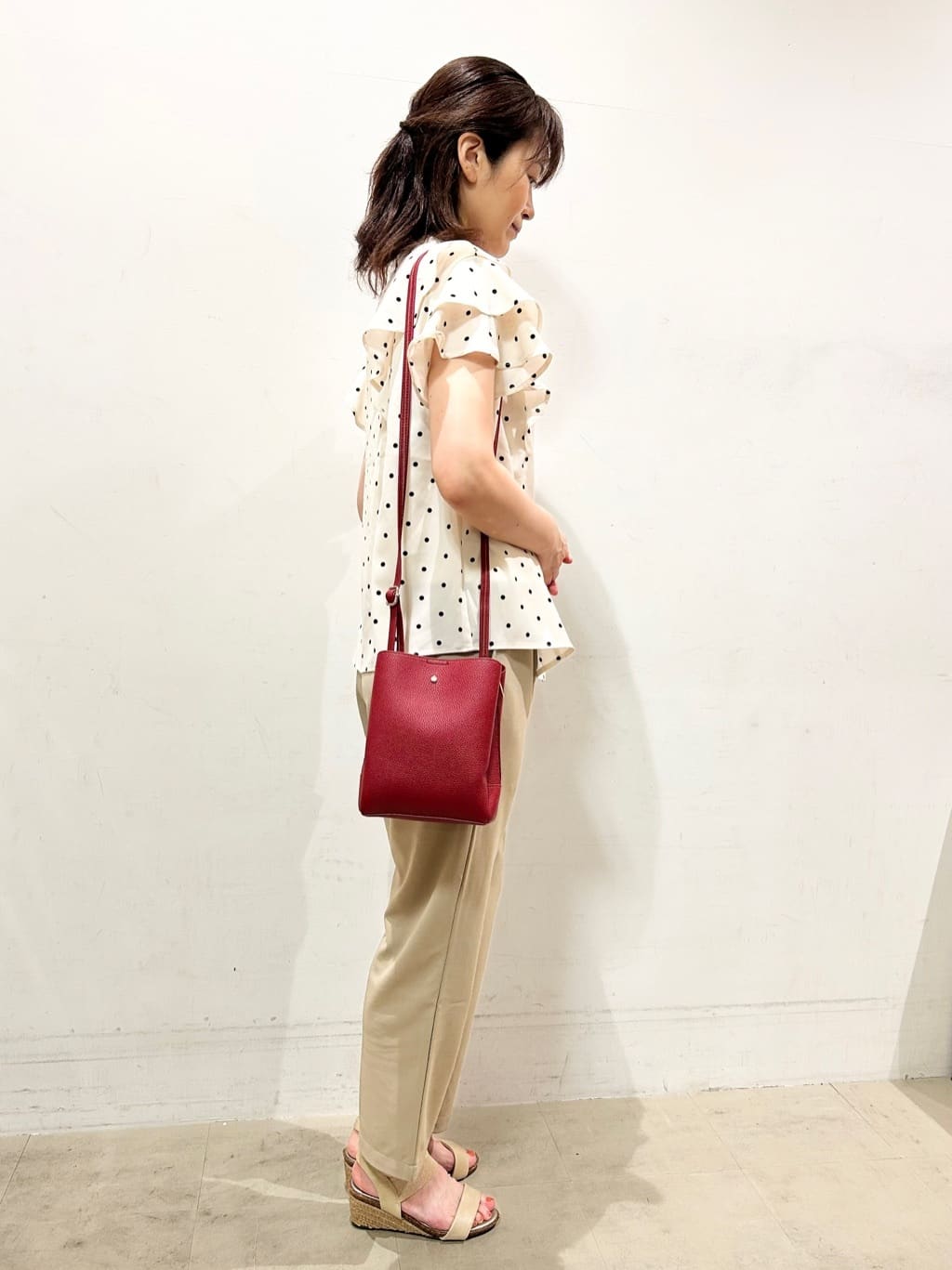 Mさんの「SHOO･LA･RUE｜【無地/ドット柄】お袖フリルが華やぐ きれいめブラウス」を使ったコーディネート
