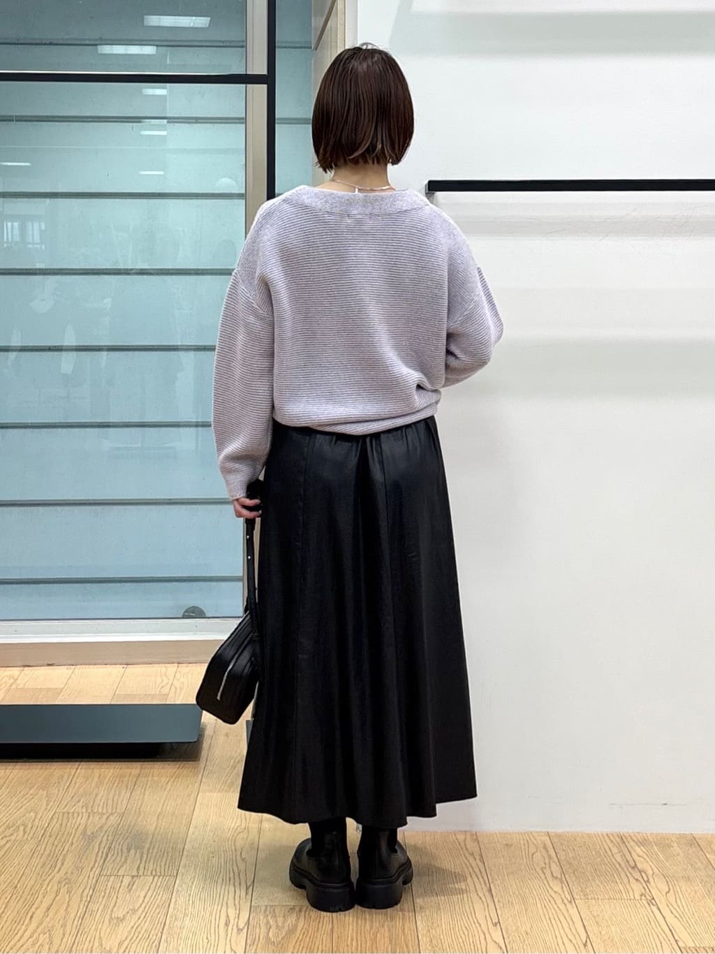 asamiさんの「INDIVI｜レザー調ギャザースカート」を使ったコーディネート