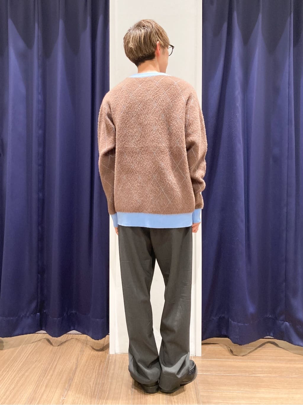 つーじーさんの「THE SHOP TK｜【ふんわり心地いい肌触り】　ダイヤ柄シャギーニット」を使ったコーディネート