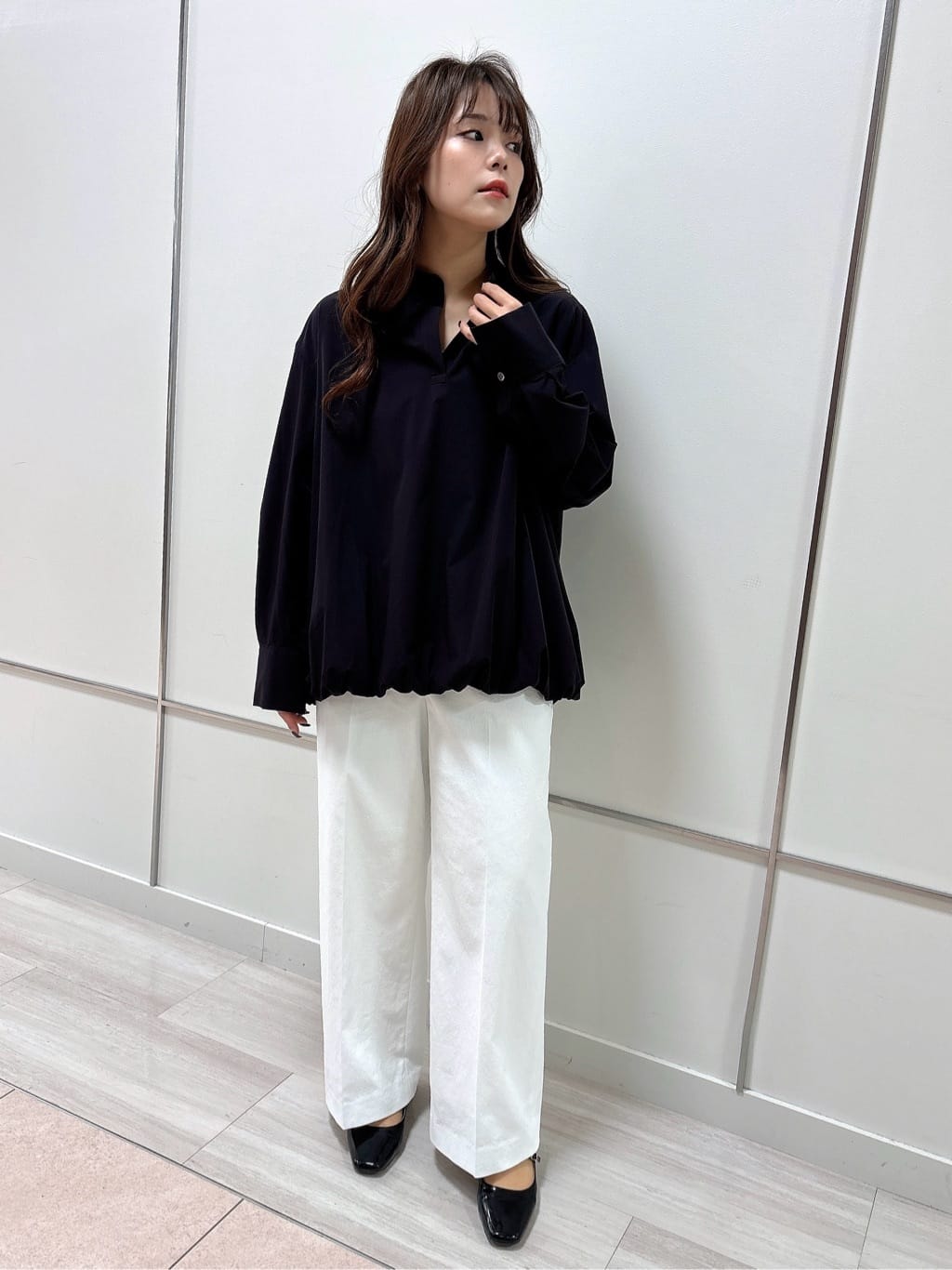 R.Kさんの「UNTITLED｜◆【朝比奈 彩&times;Oggi&times;UNTITLED スペシャルコラボ】バルーンヘムブラウス」を使ったコーディネート