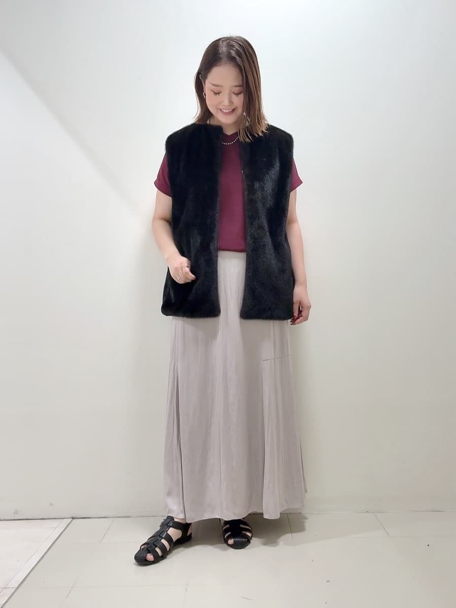 YUIさんの「UNTITLED｜【トレンド/ジレ】フェイクファーベスト」を使ったコーディネート
