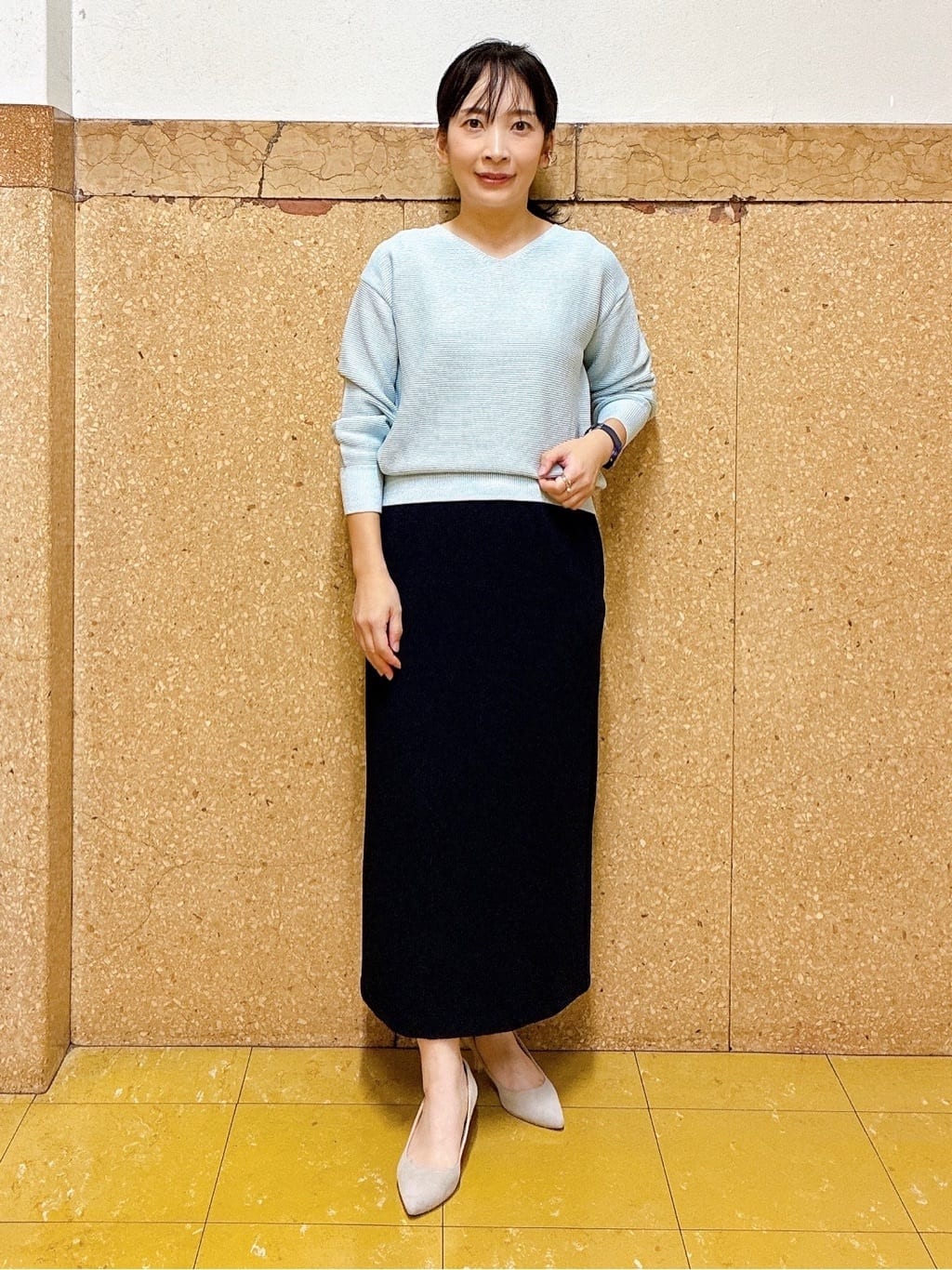 hattoriさんの「INDIVI｜【ウール混ラメ素材】Vネック煌めきニット」を使ったコーディネート