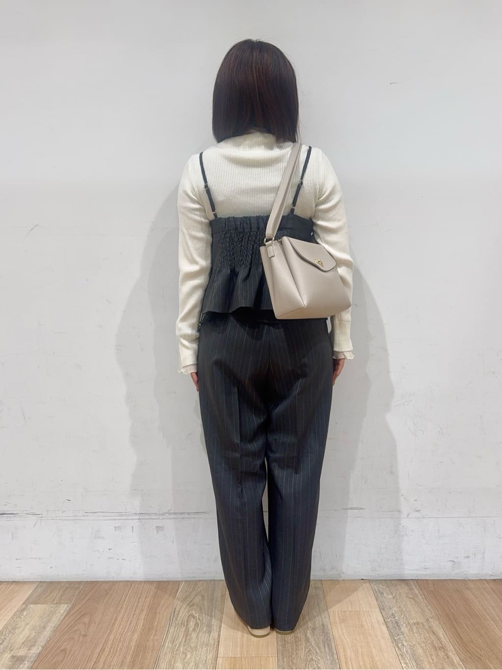 miさんの「grove｜【2点SET/体型カバー】透け感とレイヤードで大人の遊び心を、ビスチェSET UP」を使ったコーディネート
