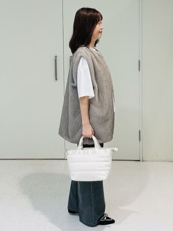 makiさんの「UNTITLED｜【コットン100/ゆったり/ショート丈/洗える】ベロアロゴTシャツ」を使ったコーディネート