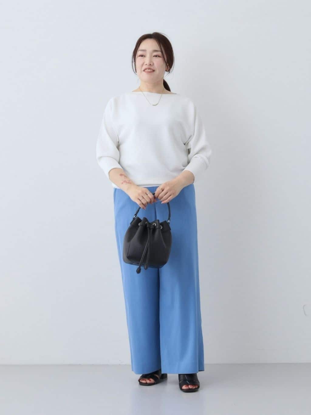 kaoさんの「INDIVI｜◆【洗える／無縫製】美シルエット ドルマンスリーブニット」を使ったコーディネート