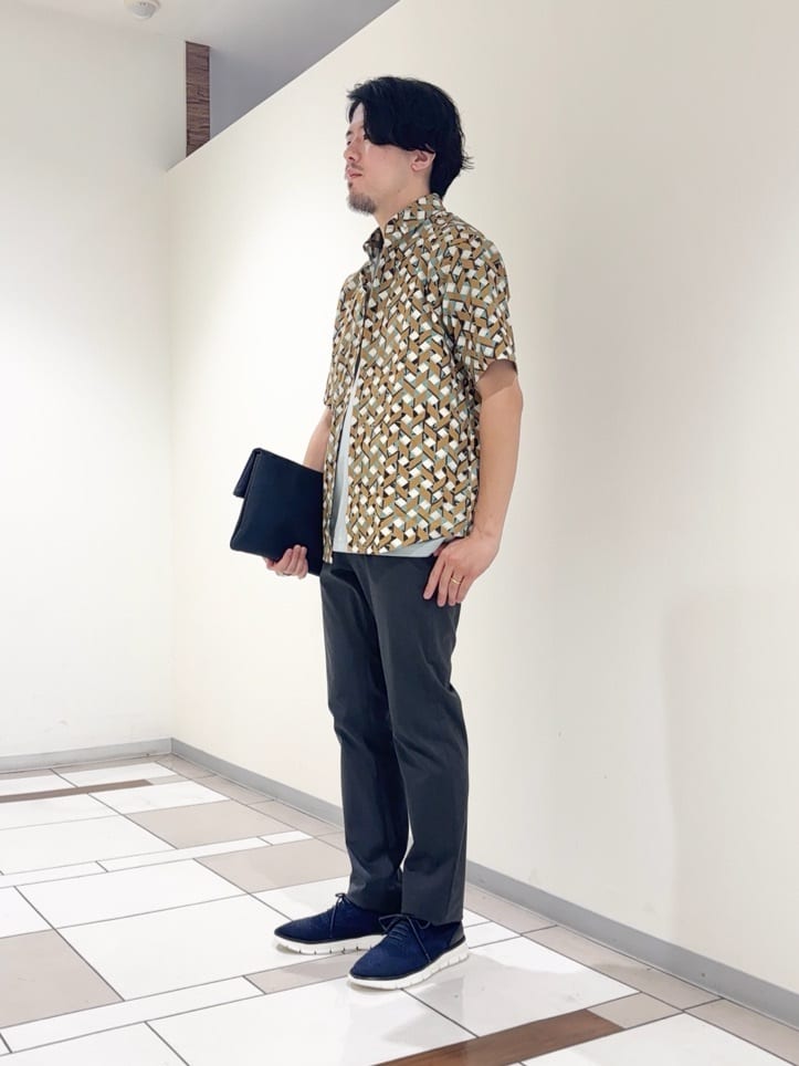 及川さんの「TAKEO KIKUCHI｜【COOL CITY WEAR】籠目アート柄 サッカーシャツ /通気性」を使ったコーディネート