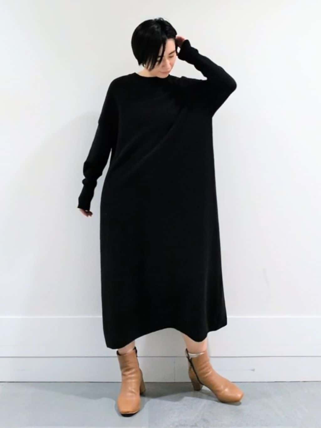 ミズタさんの「UNTITLED｜【ロング丈/ゆったりシルエット】テントライン ニットワンピース」を使ったコーディネート
