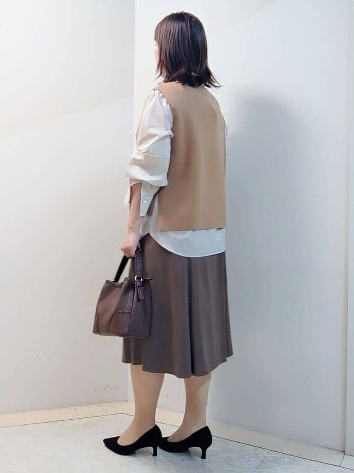 エリさんの「Reflect｜【さらっと一枚で決まる／重ね着にもおすすめ◎】タックスリーブシャツブラウス」を使ったコーディネート